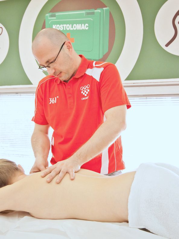 Dejan Spasić in the Croatian Olympic team shirt, in the practice’s therapy hall